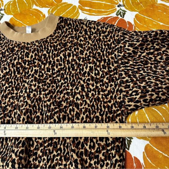 Fabletics Cheetah Crewneck Pullover Women’s Sz Small Cropped Soft Fleece Animal - Picture 9 of 10